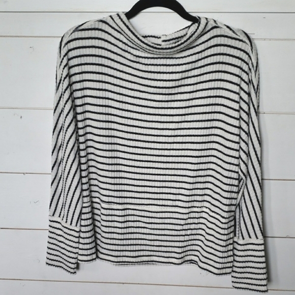 Maurices 24/7 white black striped mock neck dolman womens long sleeve top sz M - Picture 2 of 13